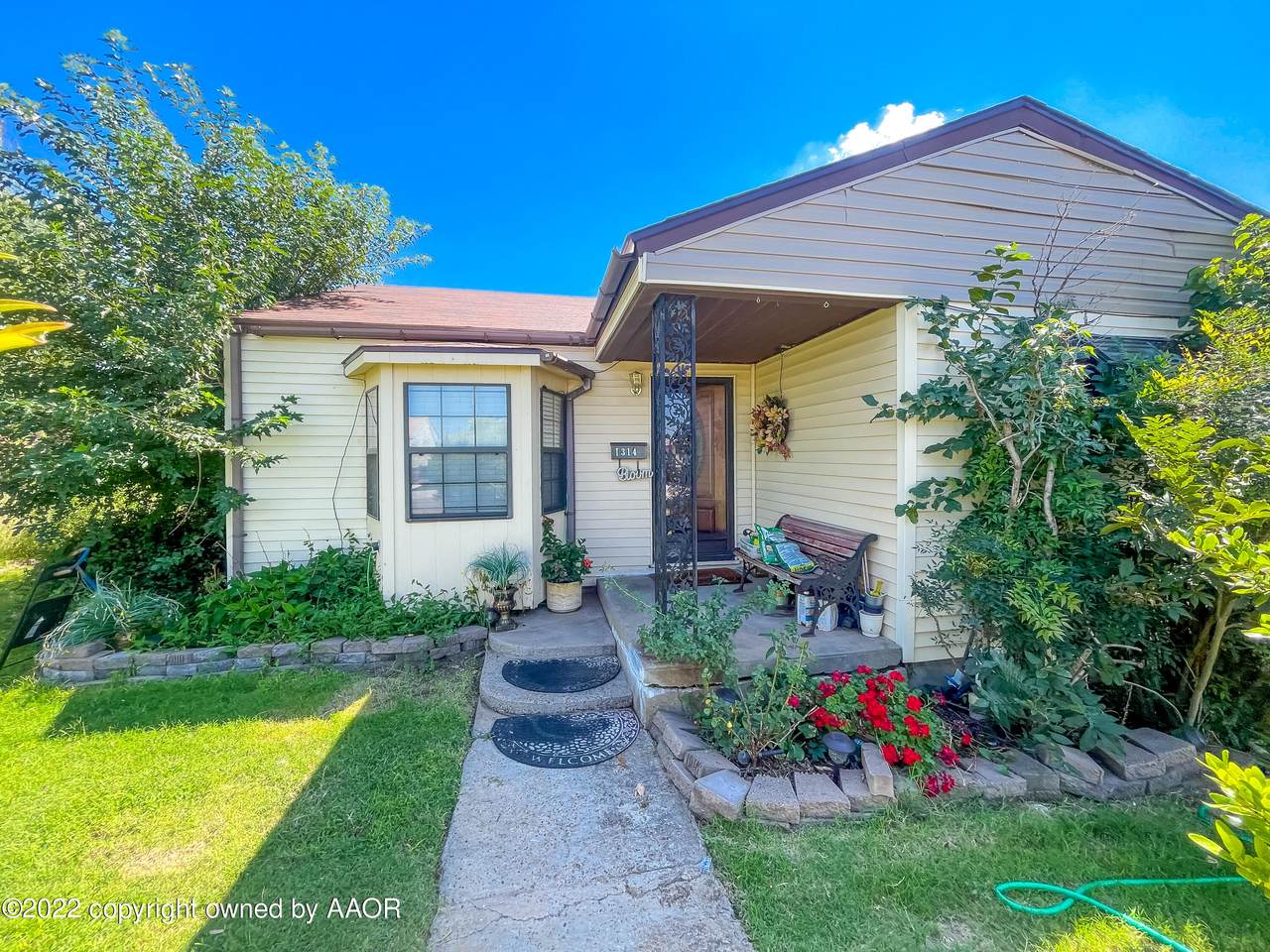 1314 Coble Dr - Photo 1