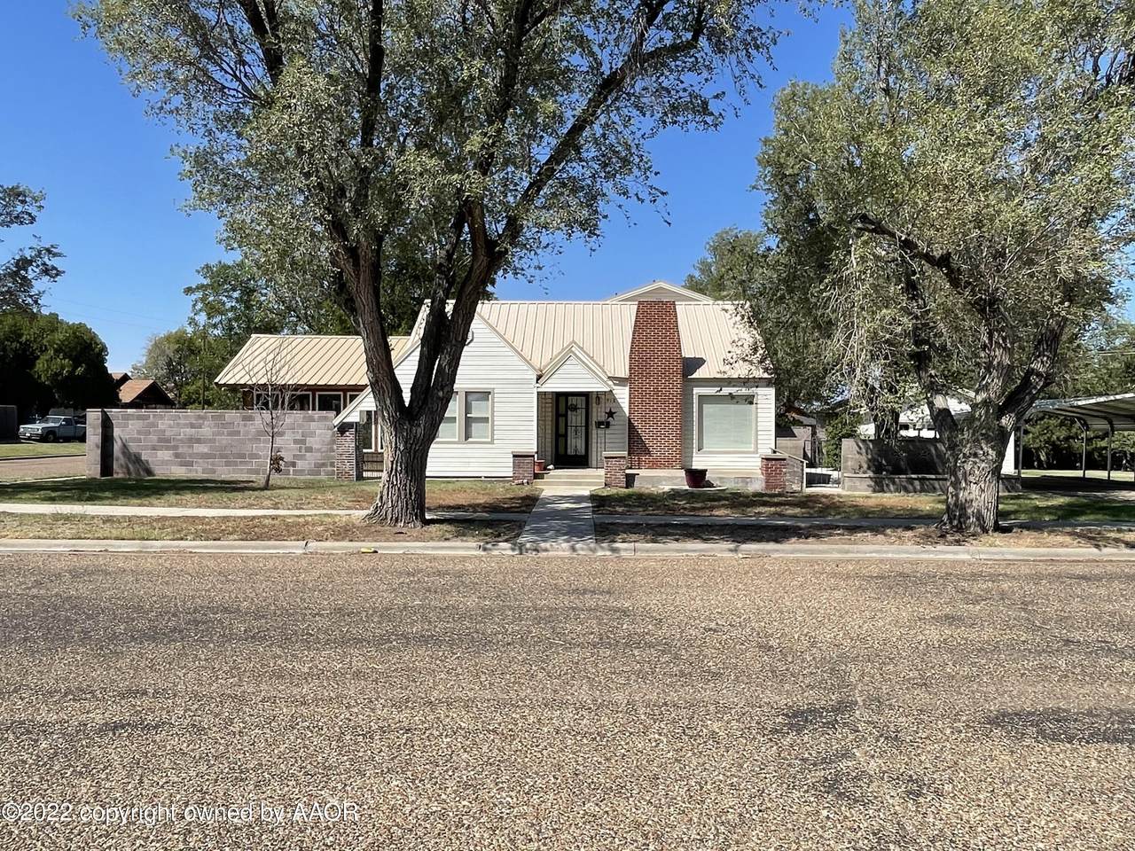 918 Spruce St - Photo 1