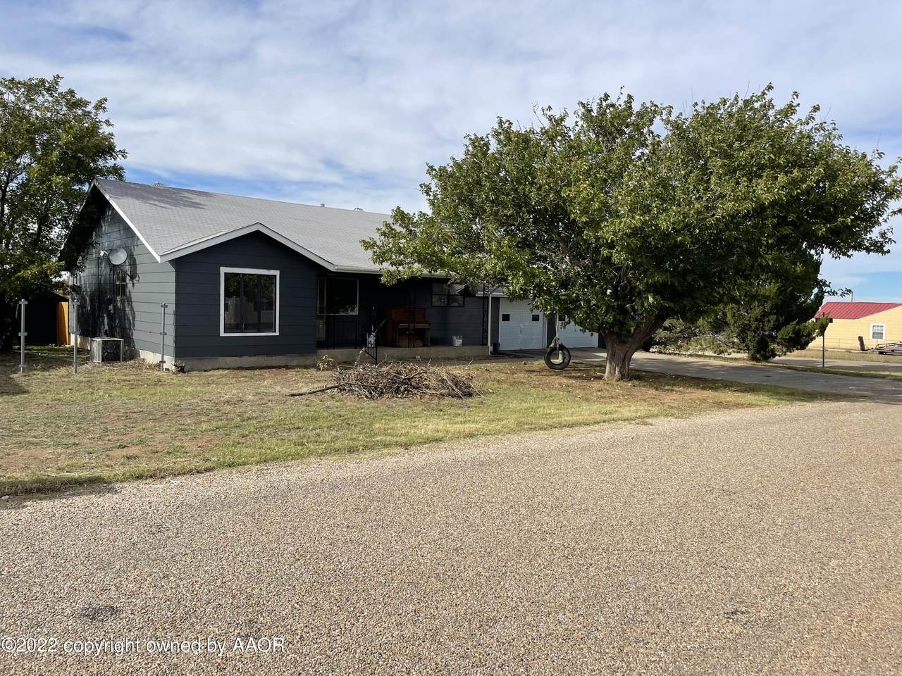 300 Clubhouse Dr - Photo 1