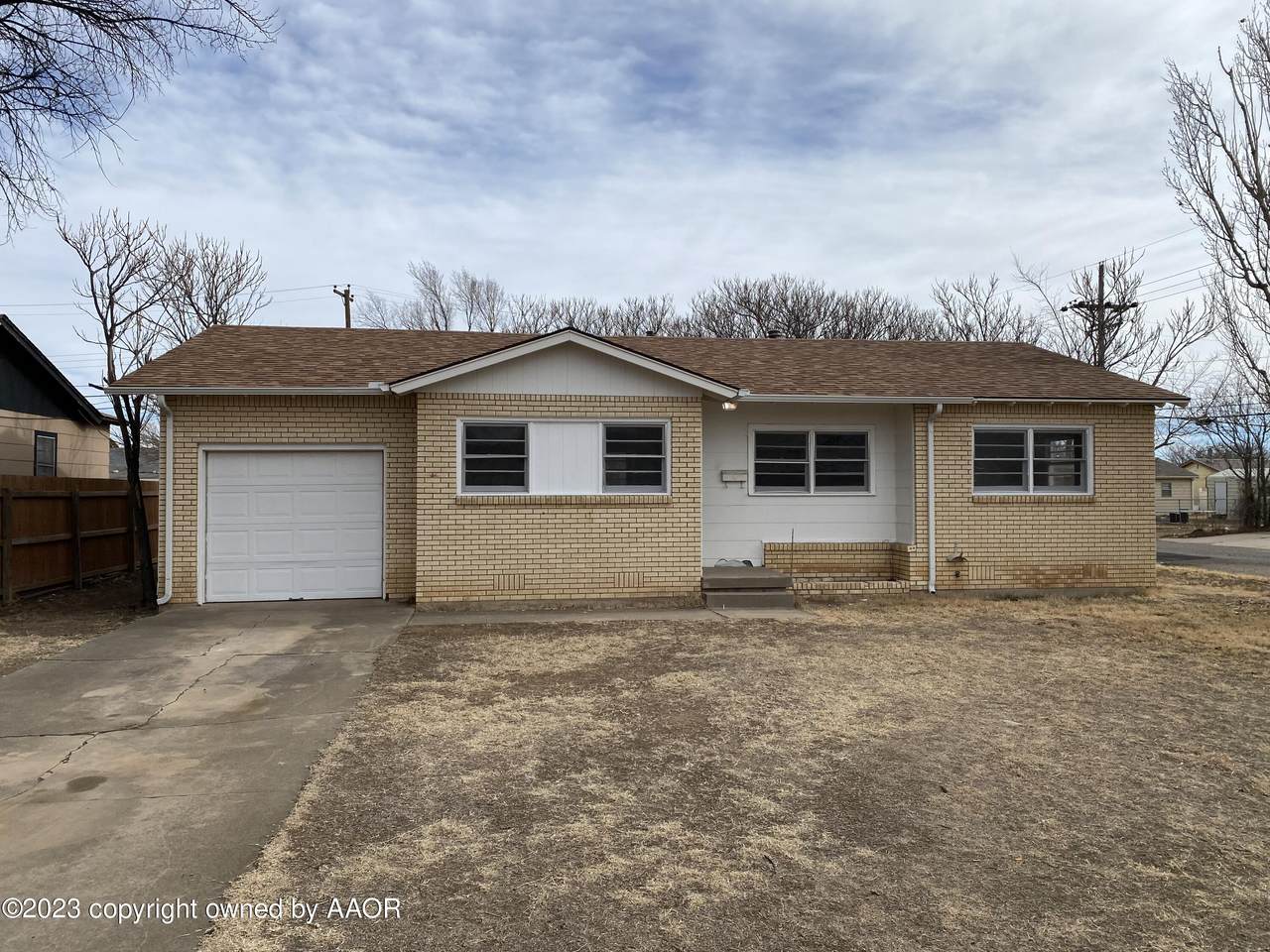 2727 Apache St - Photo 1
