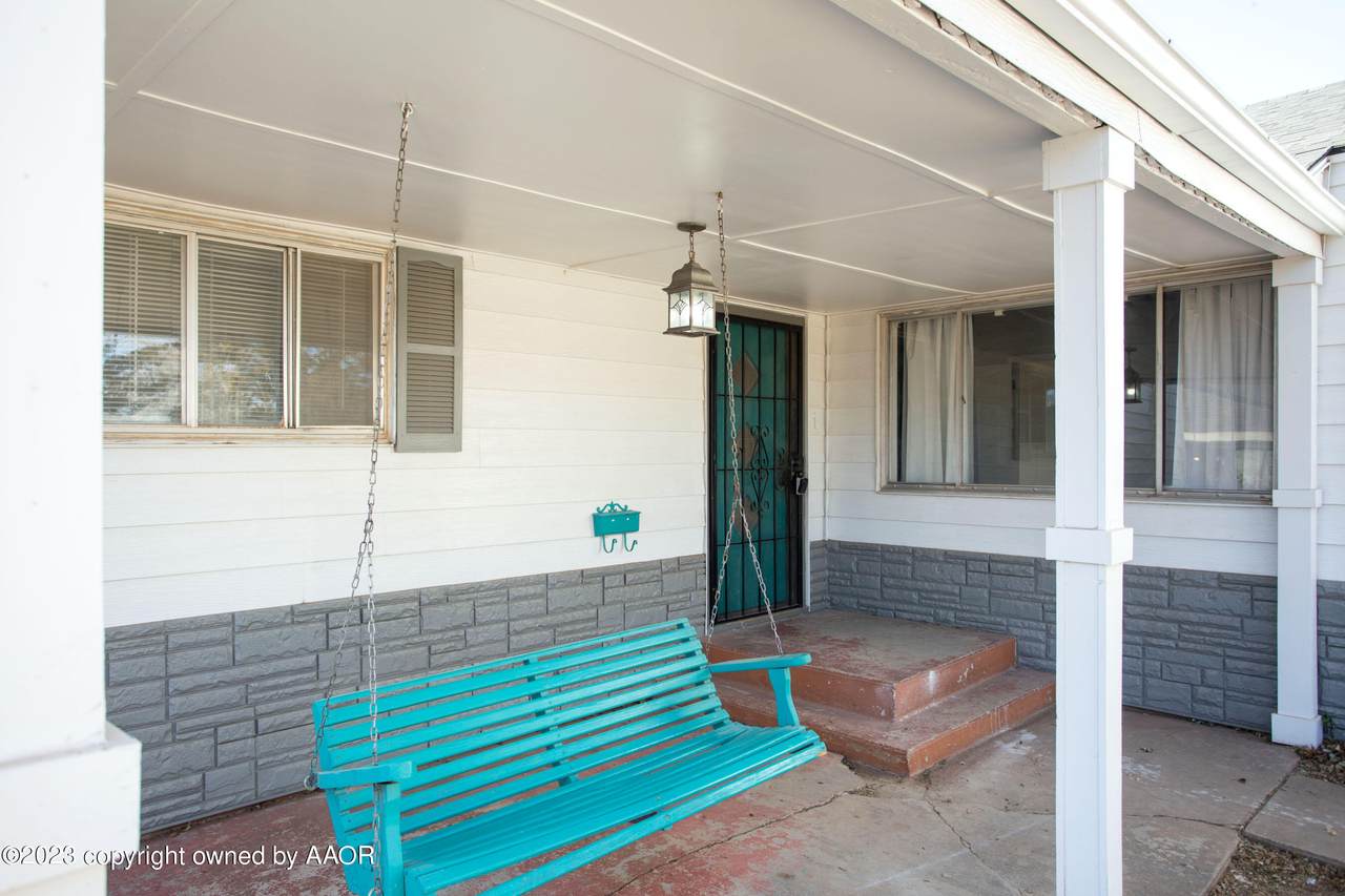 504 8TH Ave - Photo 1