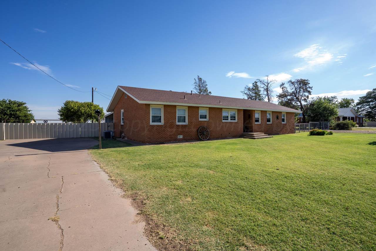 118 NW 10th Street, Tulia, TX 79088 (235870) Lyons Realty