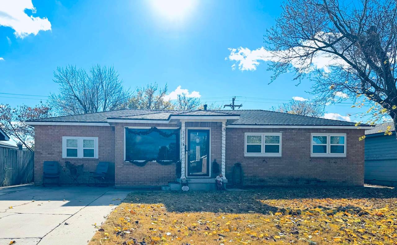 913 8th Street - Photo 1