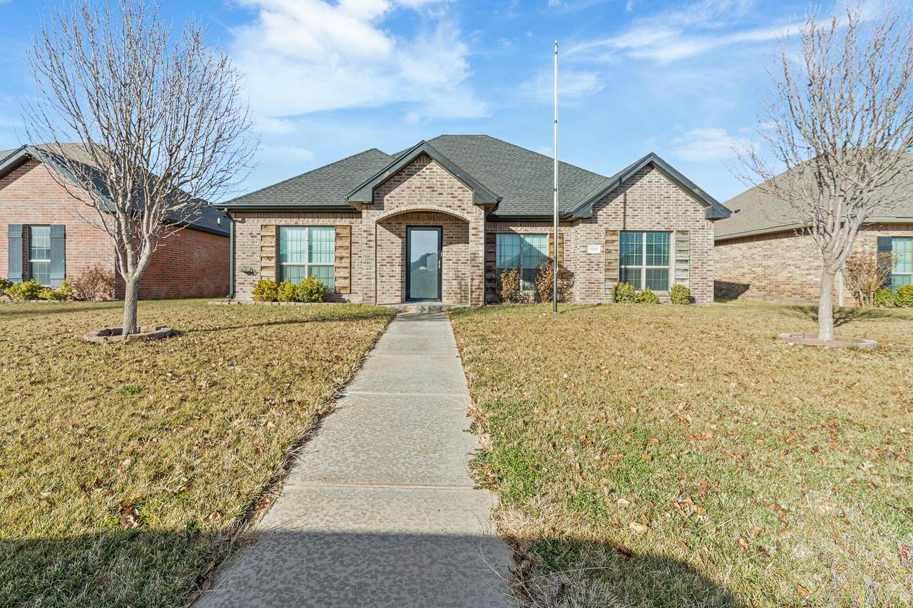 9202 Heritage Hills Parkway - Photo 1