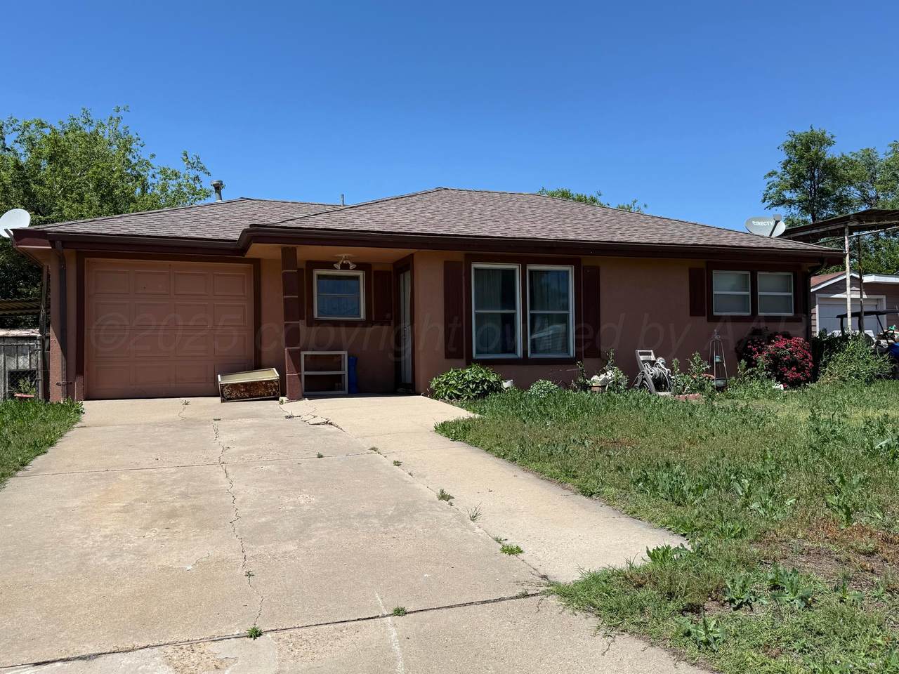 1030 Thrams Street - Photo 1