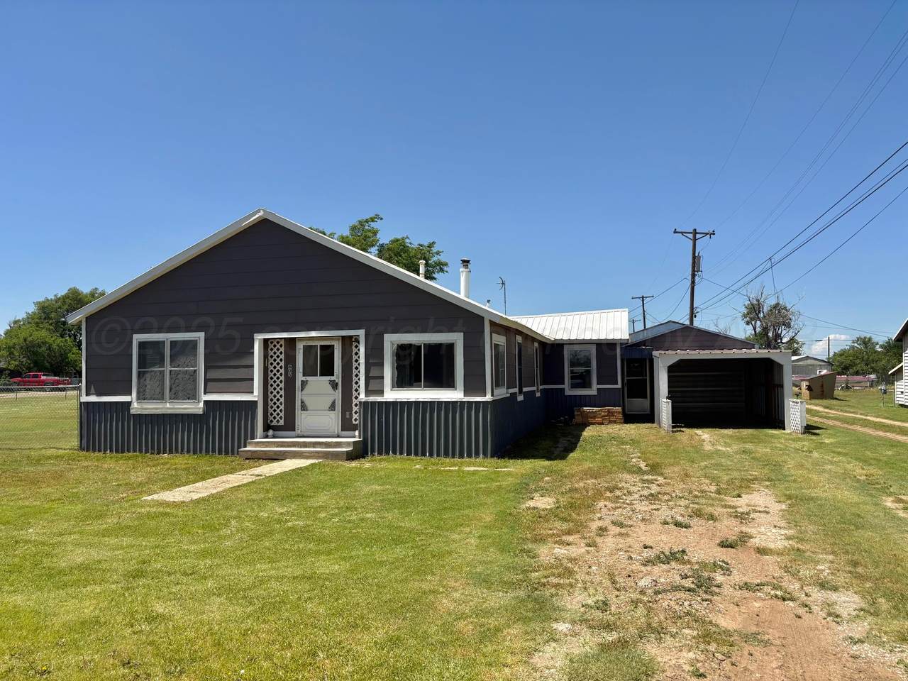 605 4TH Street - Photo 1
