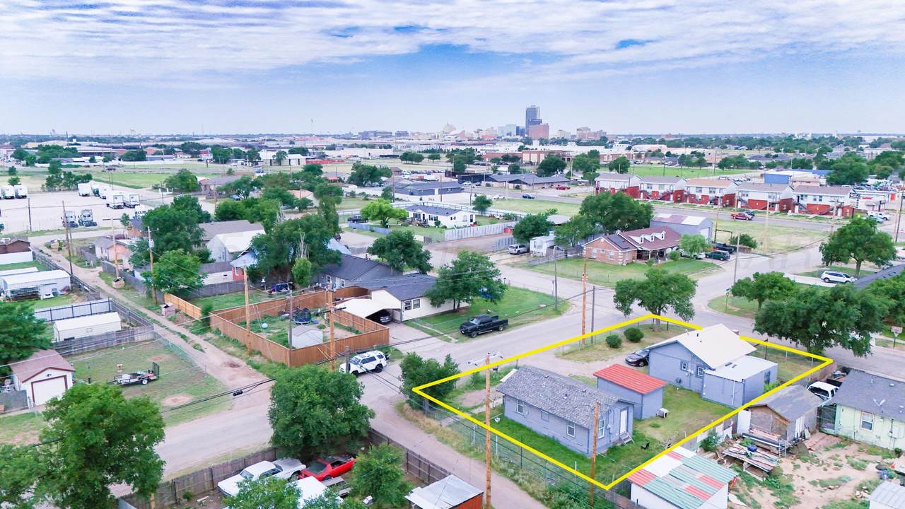 712 Roberts Street - Photo 1