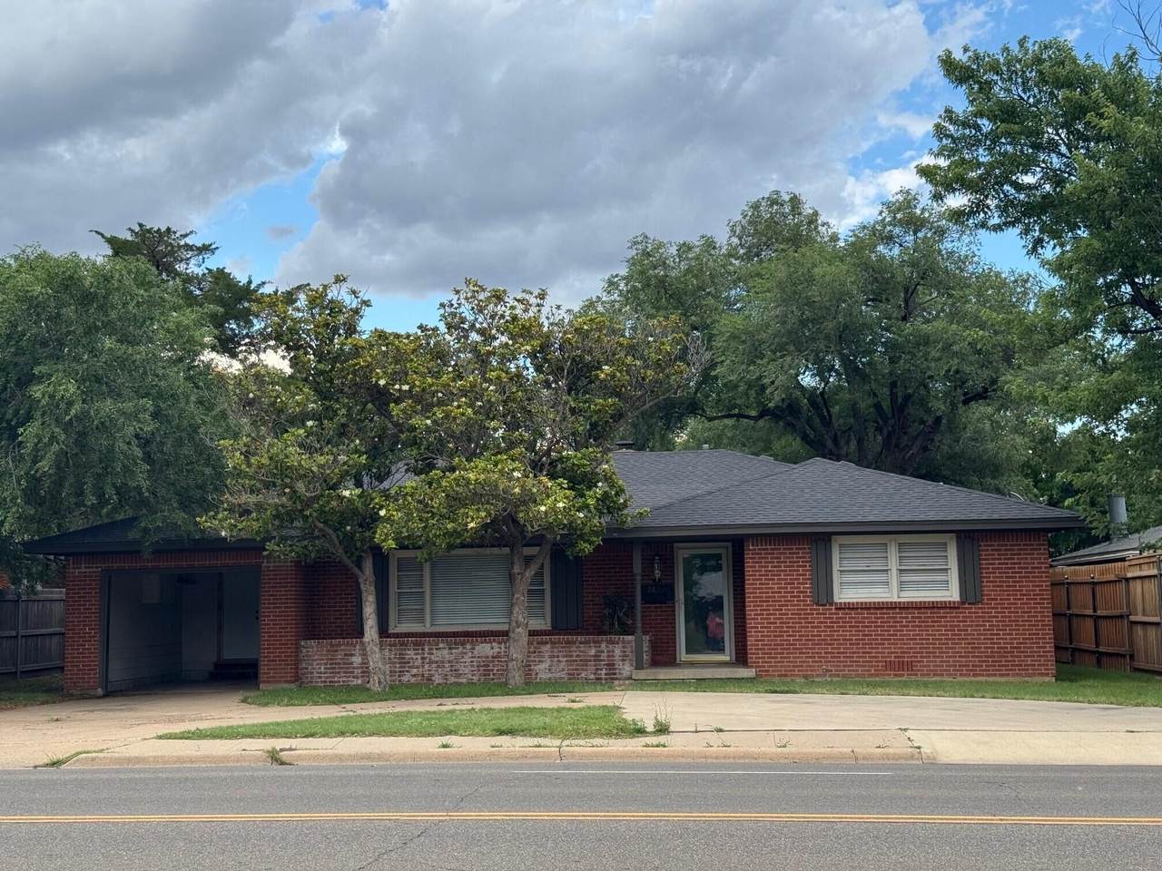 2807 Washington Street - Photo 1