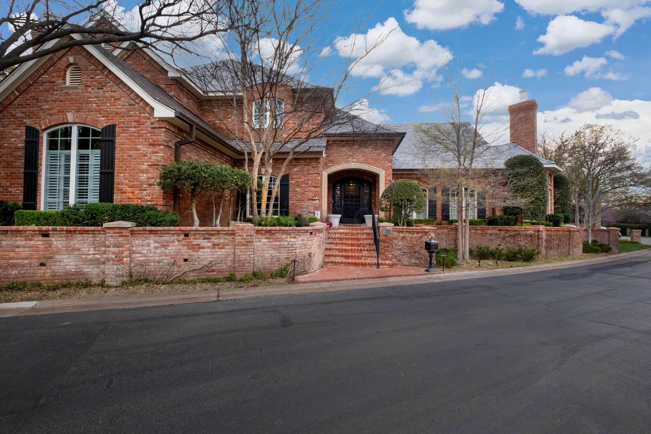 18 Edgewater Drive - Photo 1