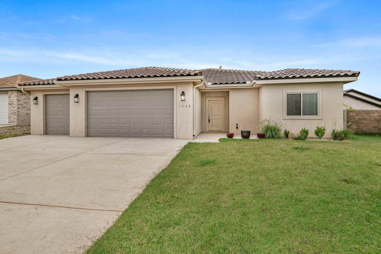 1428 Champagne Boulevard - Photo 1