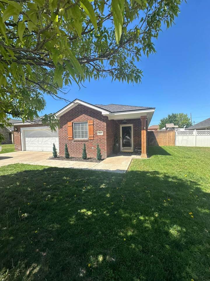 812 Pheasant Run - Photo 1