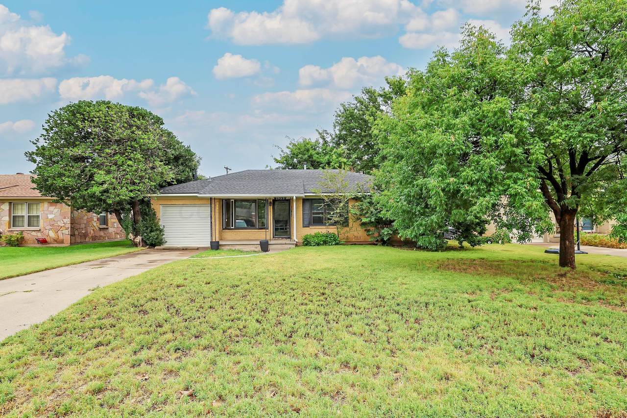 1553 Smiley Street - Photo 1