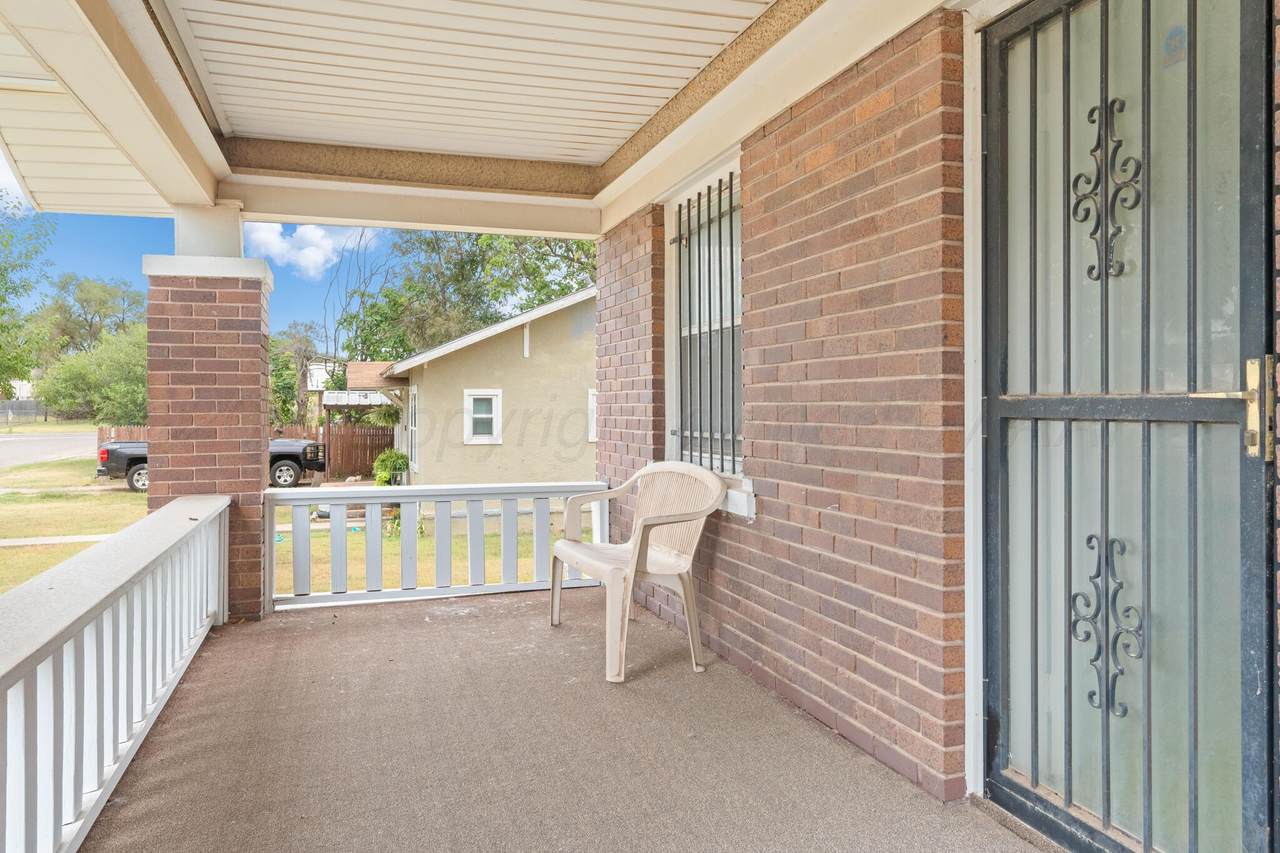 302 6th Street - Photo 1