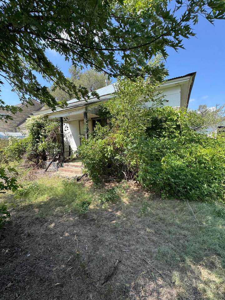 607 Clarendon Street - Photo 1