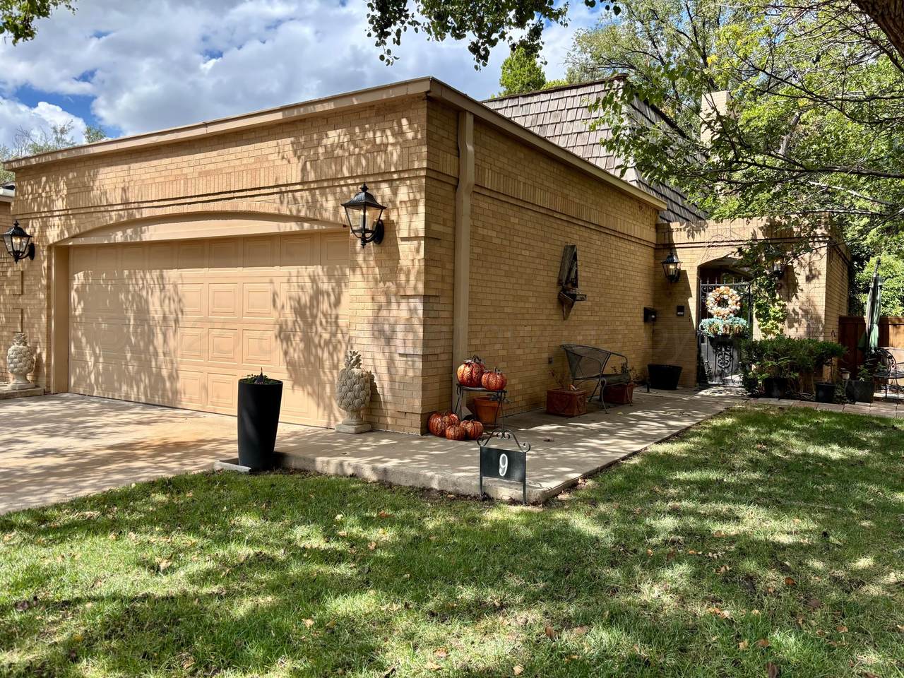 1615 Bryan #9 Street - Photo 1