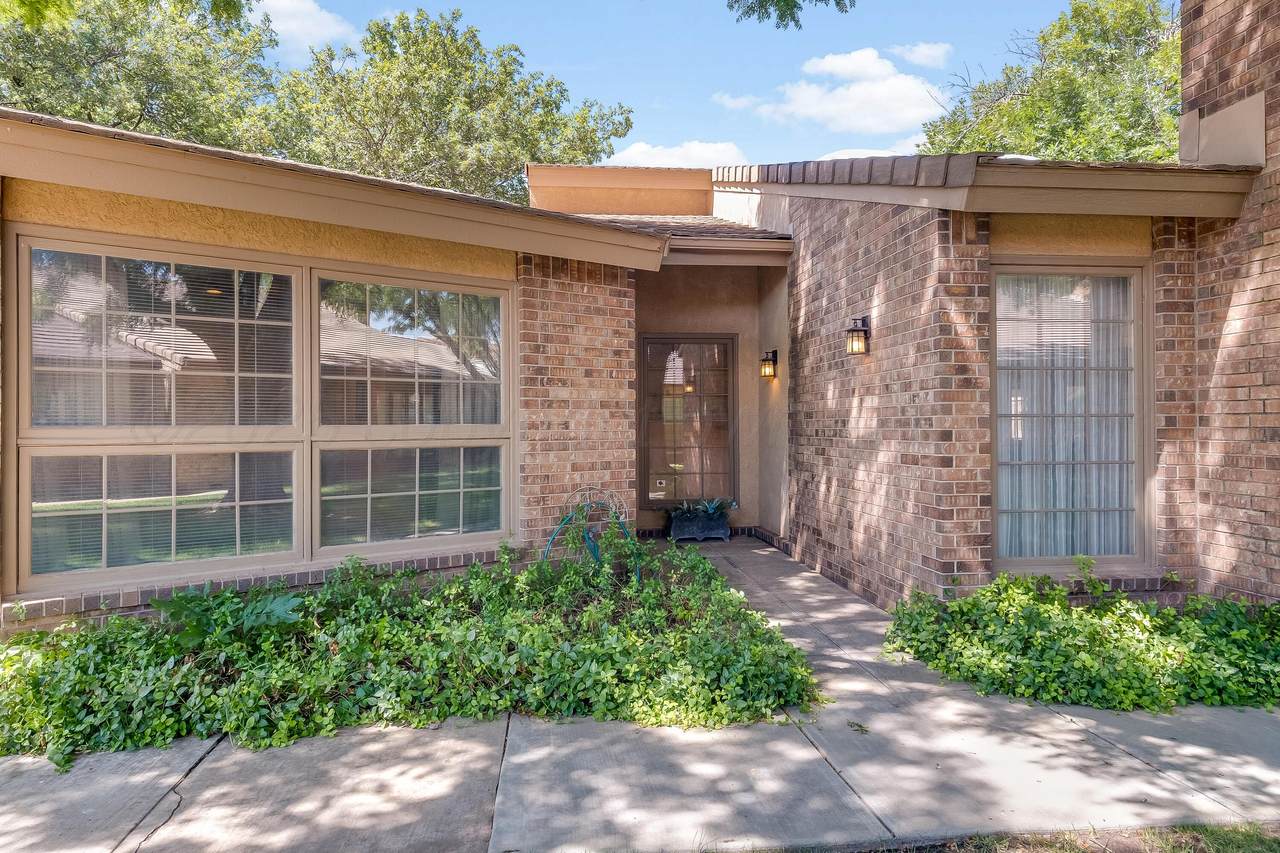 3200 Amberwood Lane - Photo 1