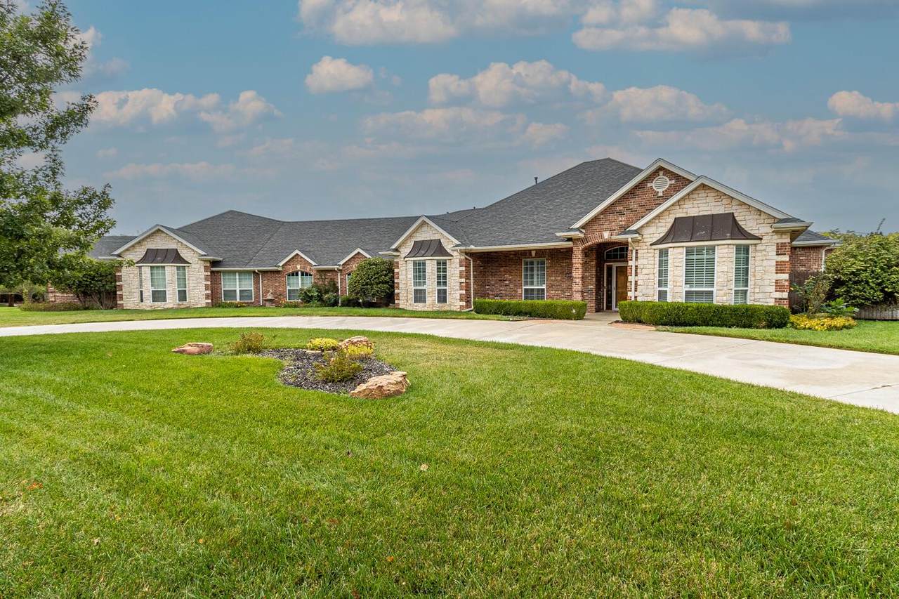 7500 Bayswater Road - Photo 1