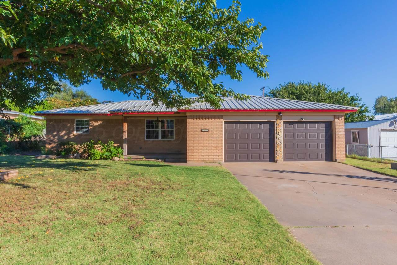 205 Sagebrush Avenue - Photo 1