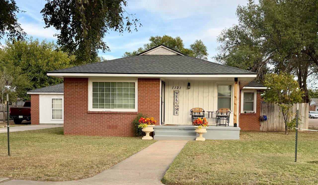 1121 Oak Avenue - Photo 1