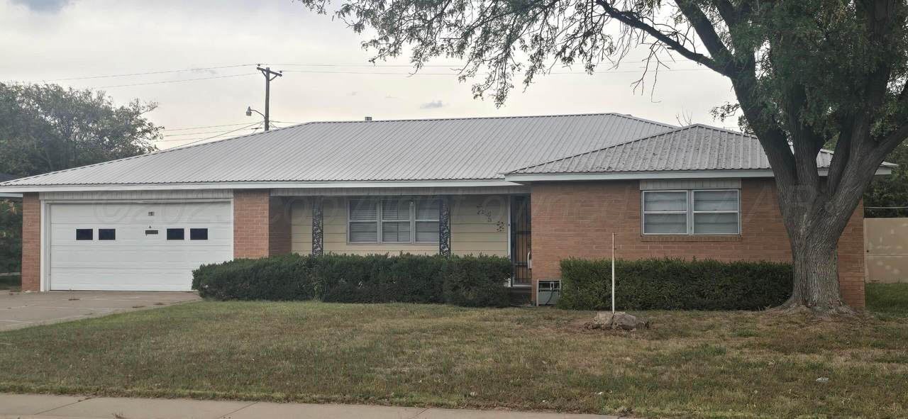 212 Centre - Photo 1