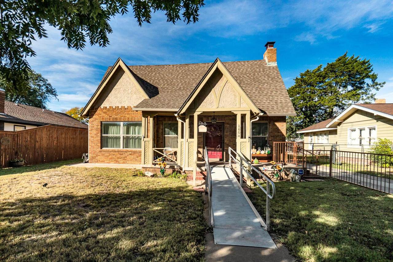 1604 Hughes Street - Photo 1