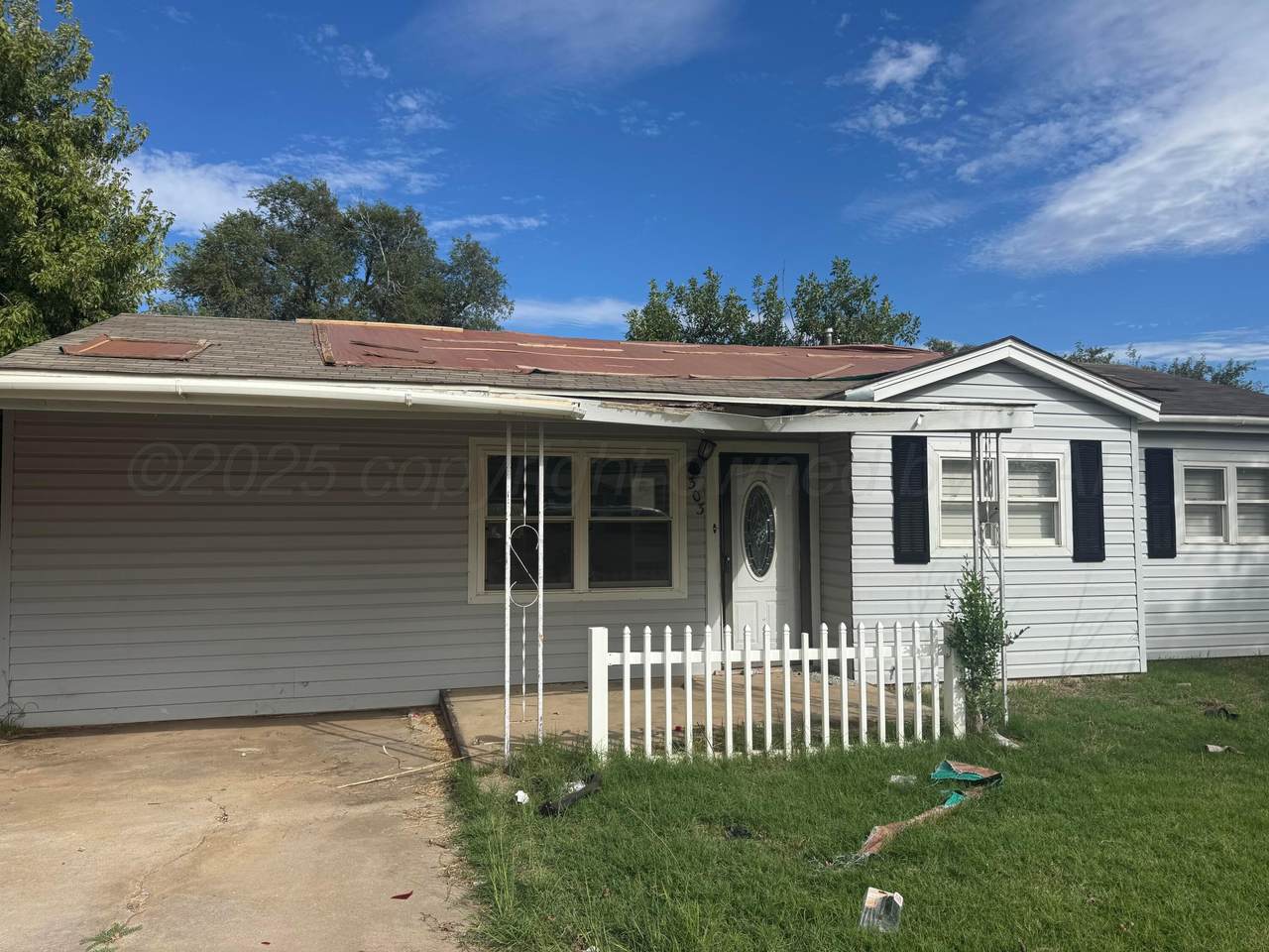 303 Hazelwood - Photo 1