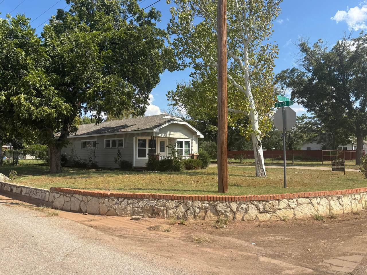 1110 Avenue H Nw - Photo 1