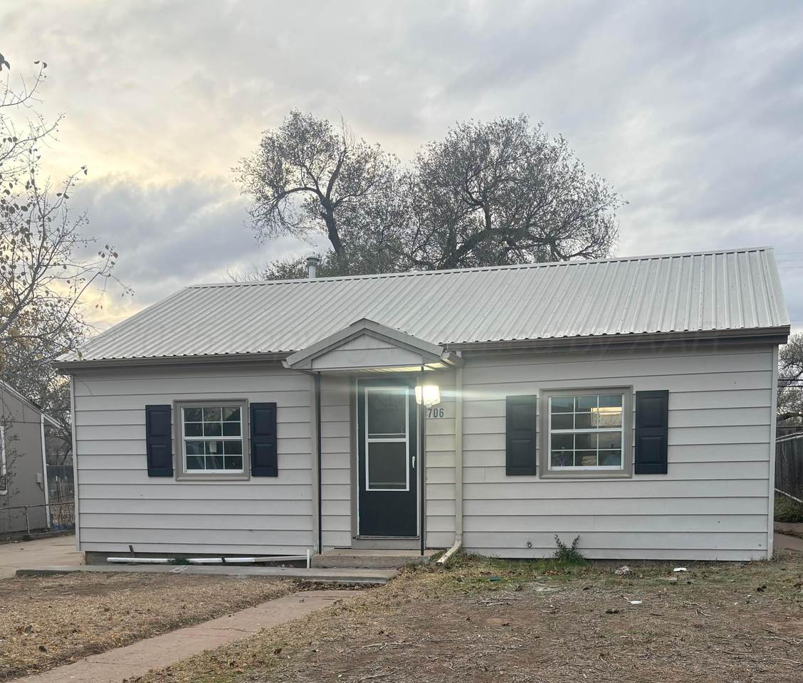 706 Birmingham Street - Photo 1