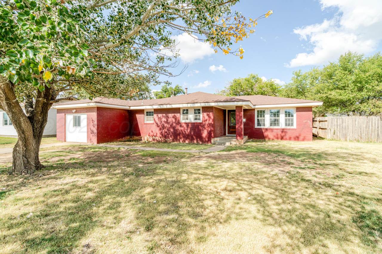 109 Avenue K - Photo 1