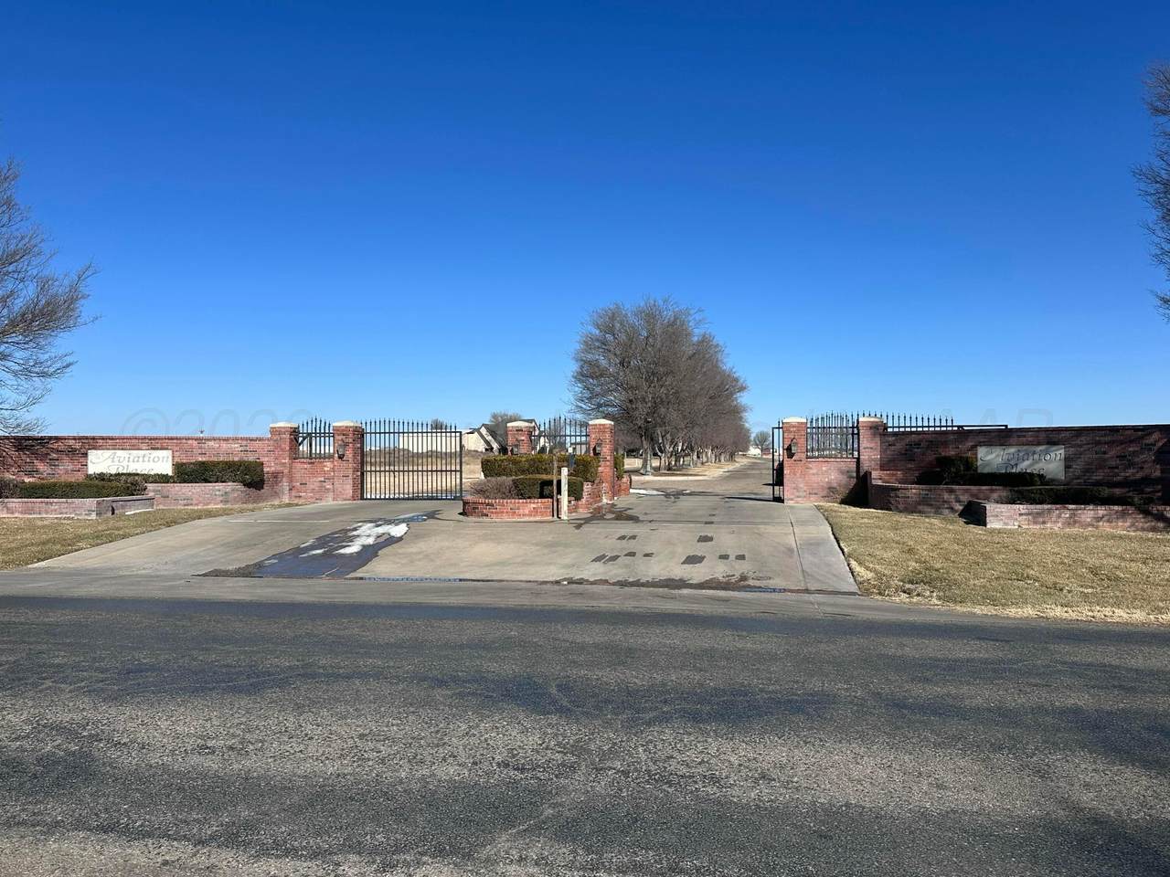 55 Aviation Place - Photo 1