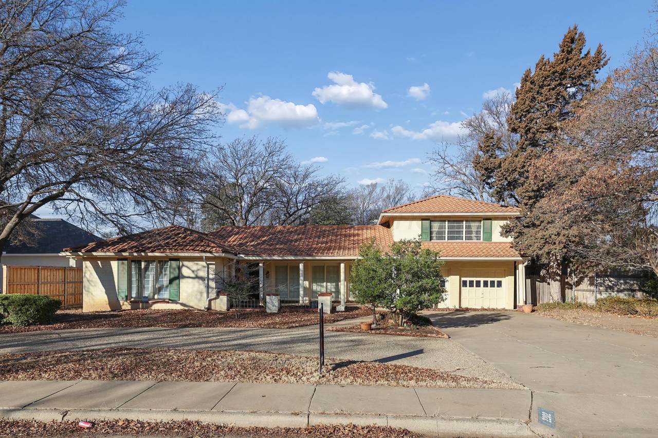 2202 Travis Street - Photo 1