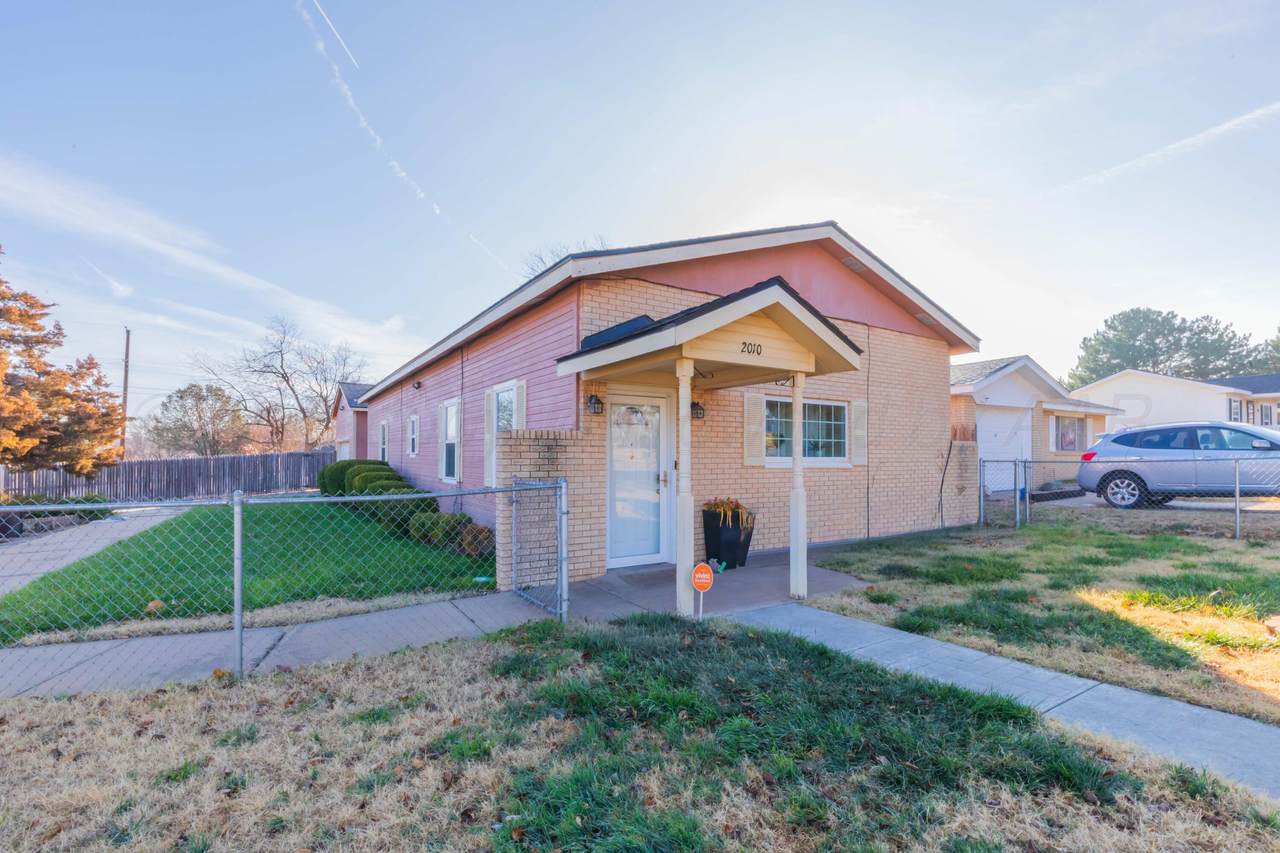 2010 Adams Street - Photo 1