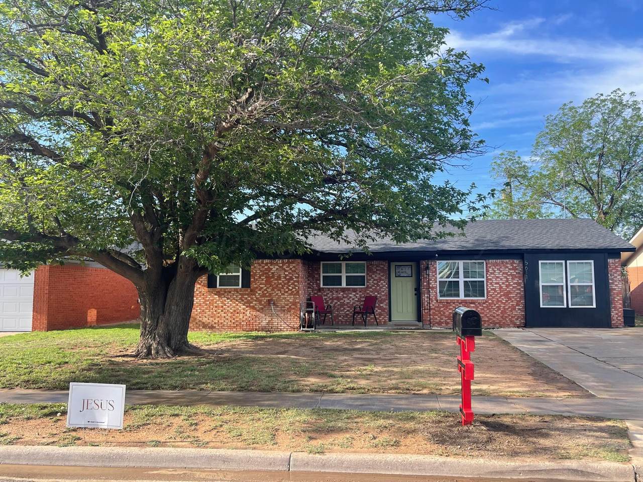 5611 16th Place Place - Photo 1