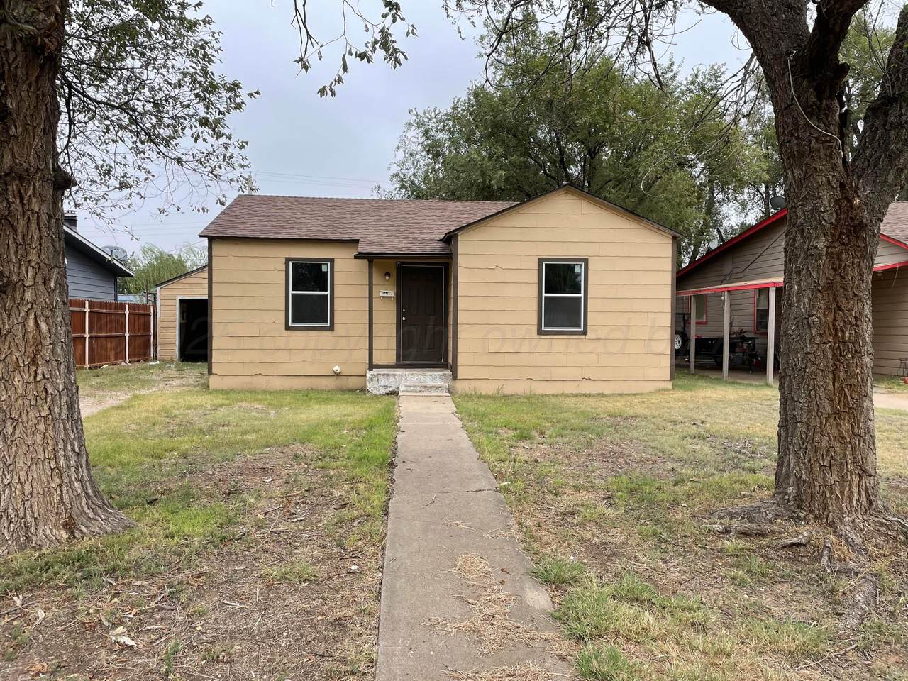 222 Oak Avenue - Photo 1
