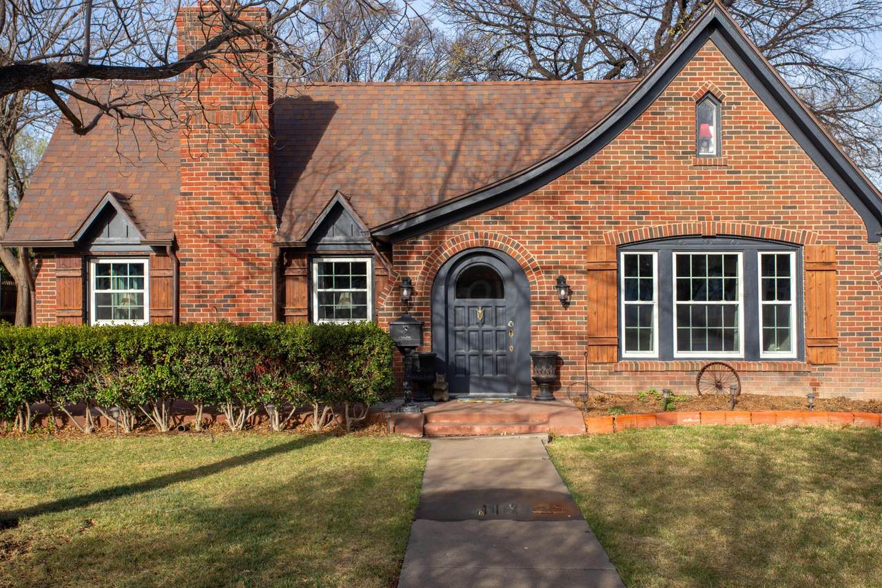 2214 Hughes - Photo 1