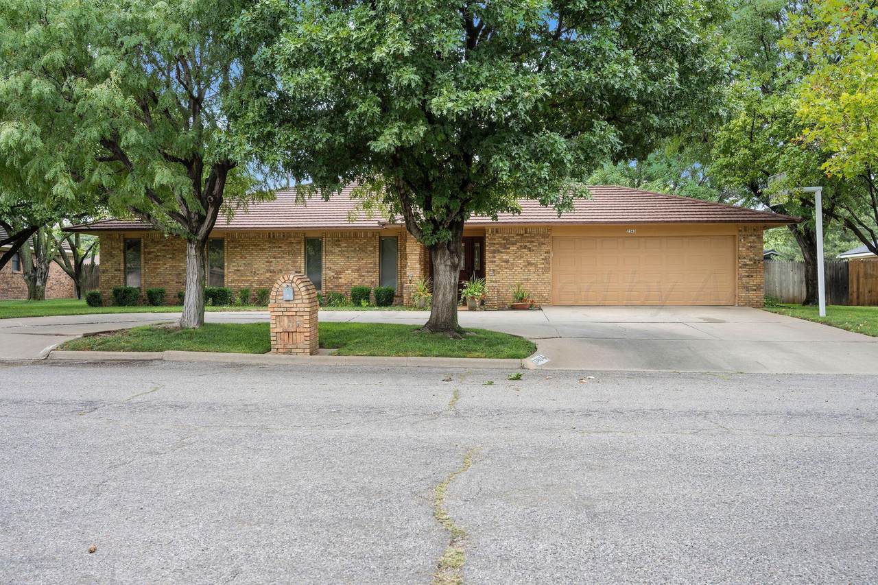 2343 Chestnut Drive - Photo 1