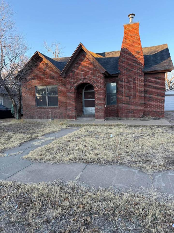 1204 11TH Avenue - Photo 1