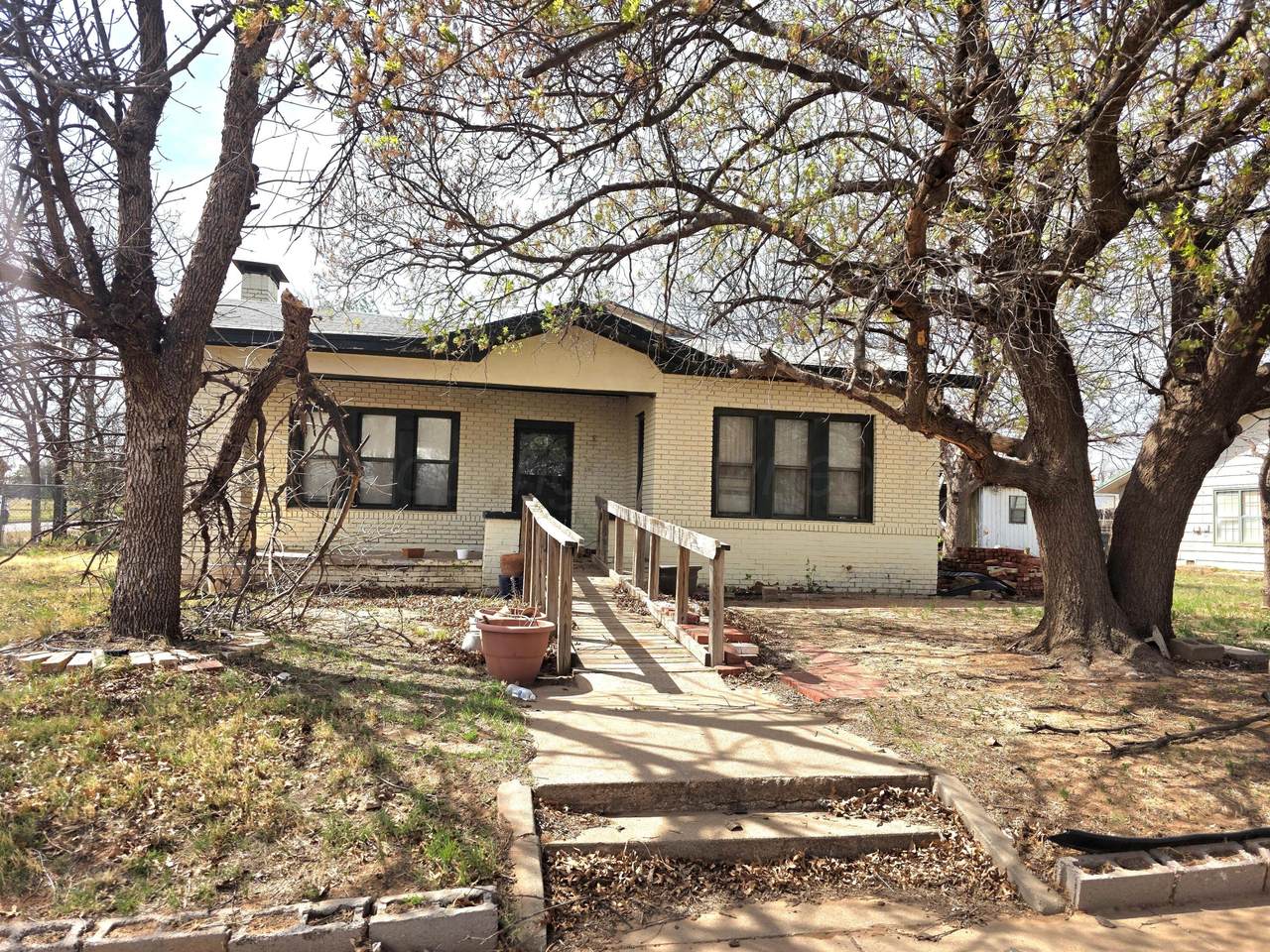 812 15th Street - Photo 1