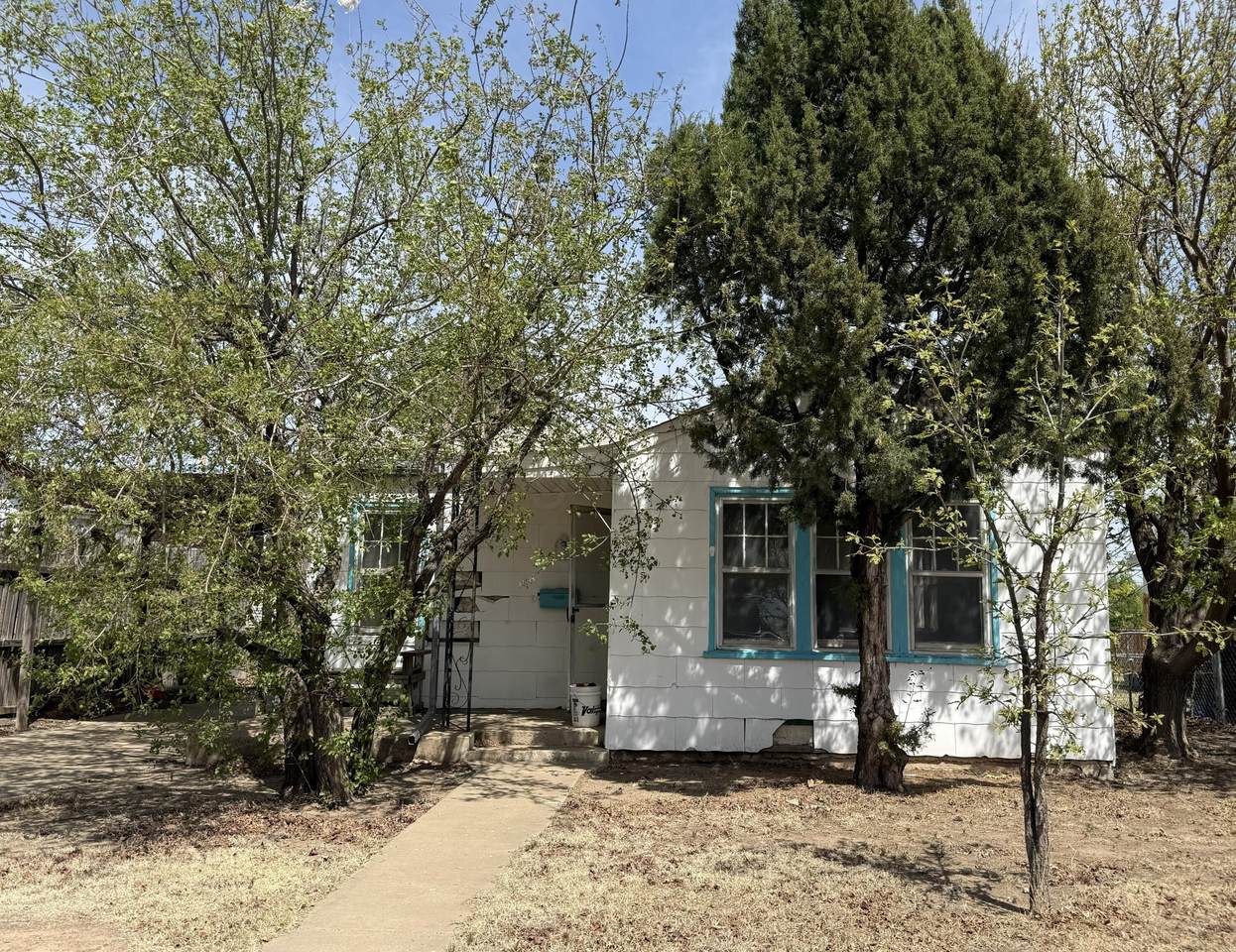 806 Frost Street - Photo 1