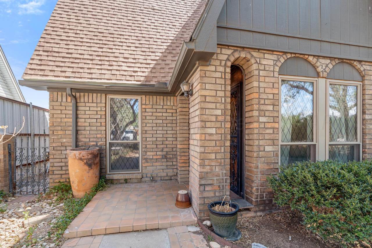 907 Broadmoor Street - Photo 1