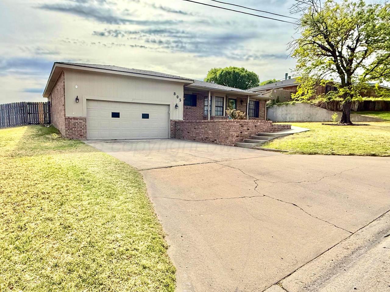 805 Skyline Drive - Photo 1