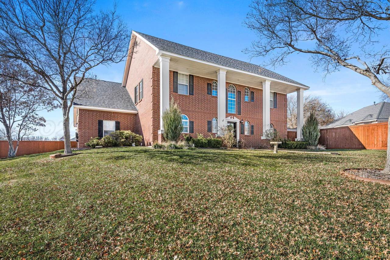 33 Tiffany Lane - Photo 1