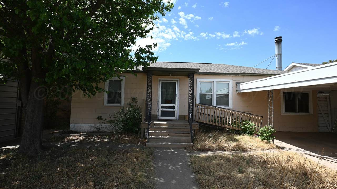 210 Mackenzie Avenue - Photo 1