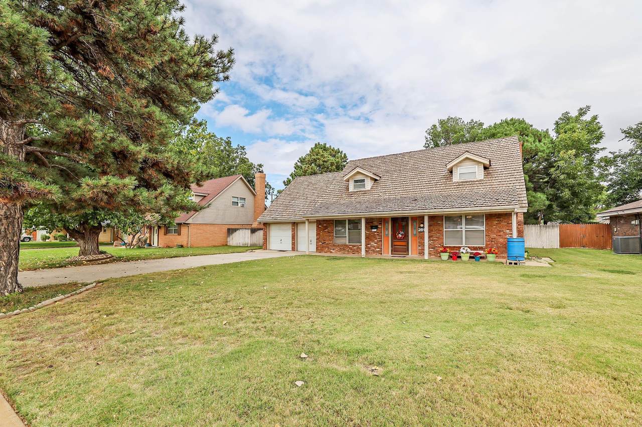 2816 Lloyd Drive - Photo 1