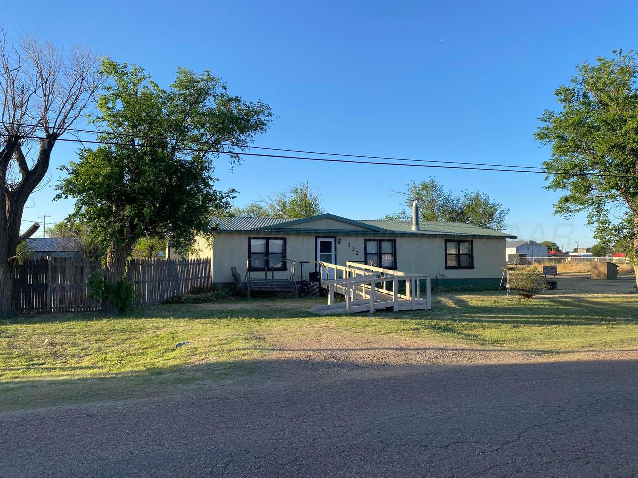 312 Goddard Avenue - Photo 1