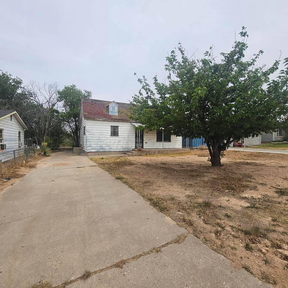 1906 Washington Street - Photo 1