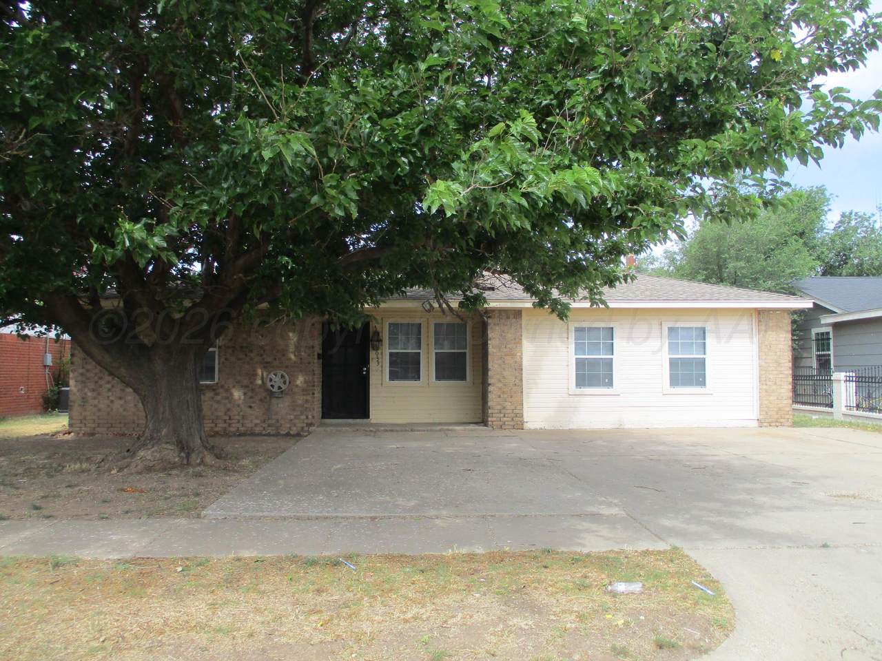 2033 Iris Street - Photo 1