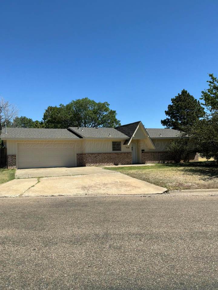 916 10TH Street - Photo 1