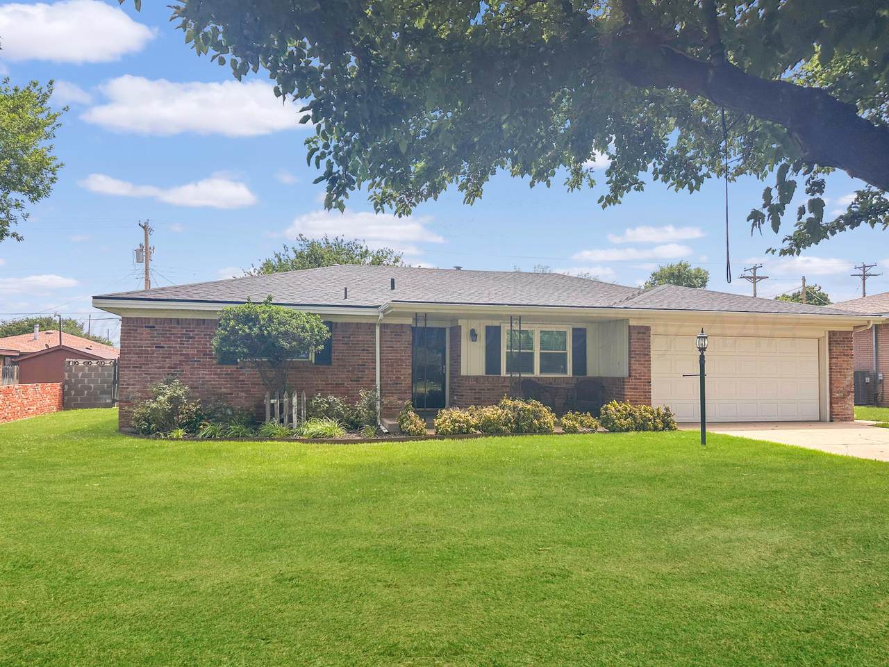 1907 Hemlock Street - Photo 1