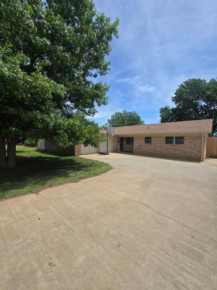 301 Bennett Drive - Photo 1